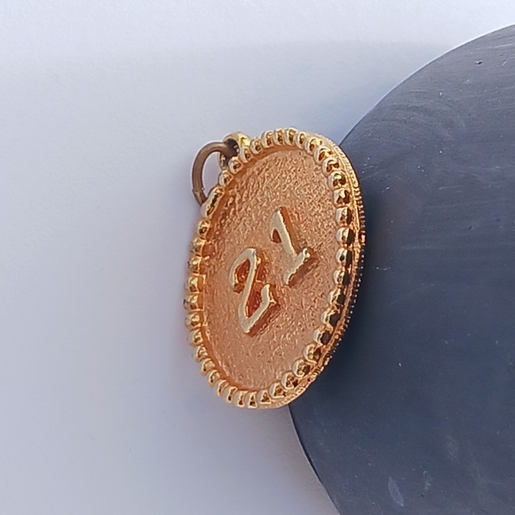 KJL RARE COLLECTIBLE medallion charm pendant 21 goldtone Kenneth Jay Lane - Picture 3 of 4